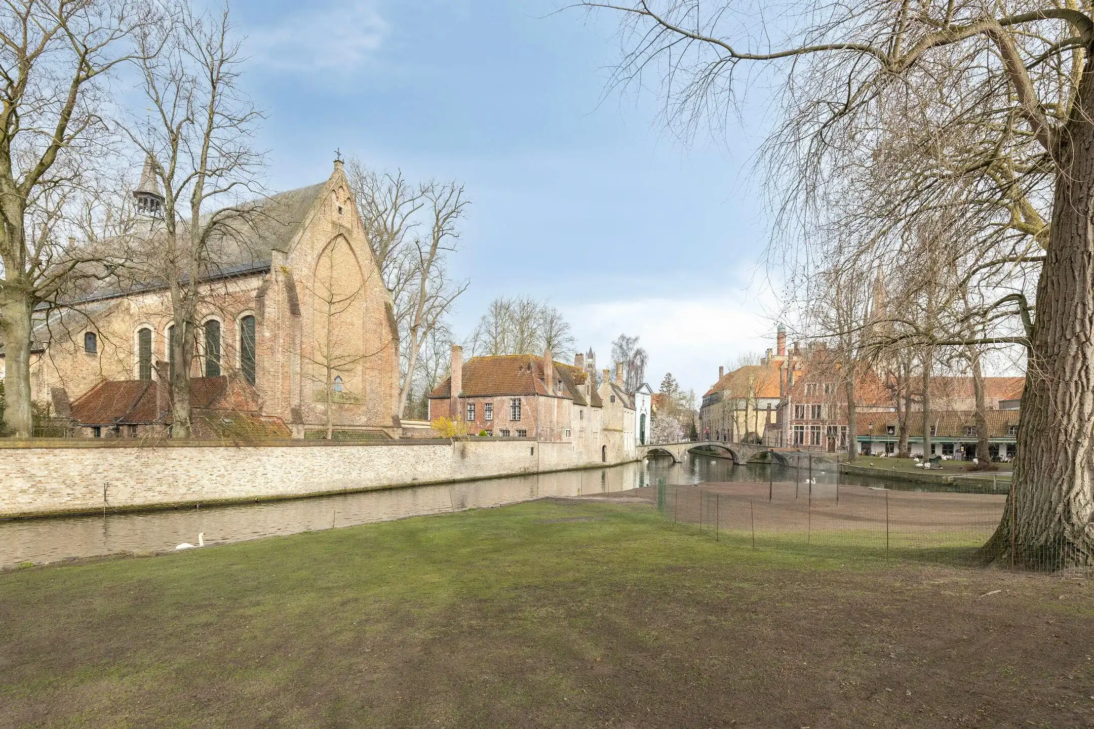 Uniek gelijkvloers appartement aan het Minnewater te Brugge foto 12