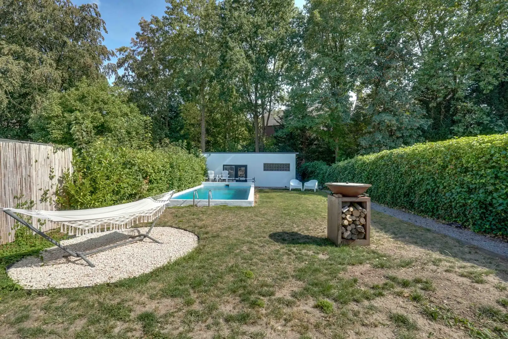 INSTAPKLARE GEZINSWONING MET ZWEMBAD, SAUNA EN RUIME TUIN OP TOPLOCATIE IN LANAKEN foto 20