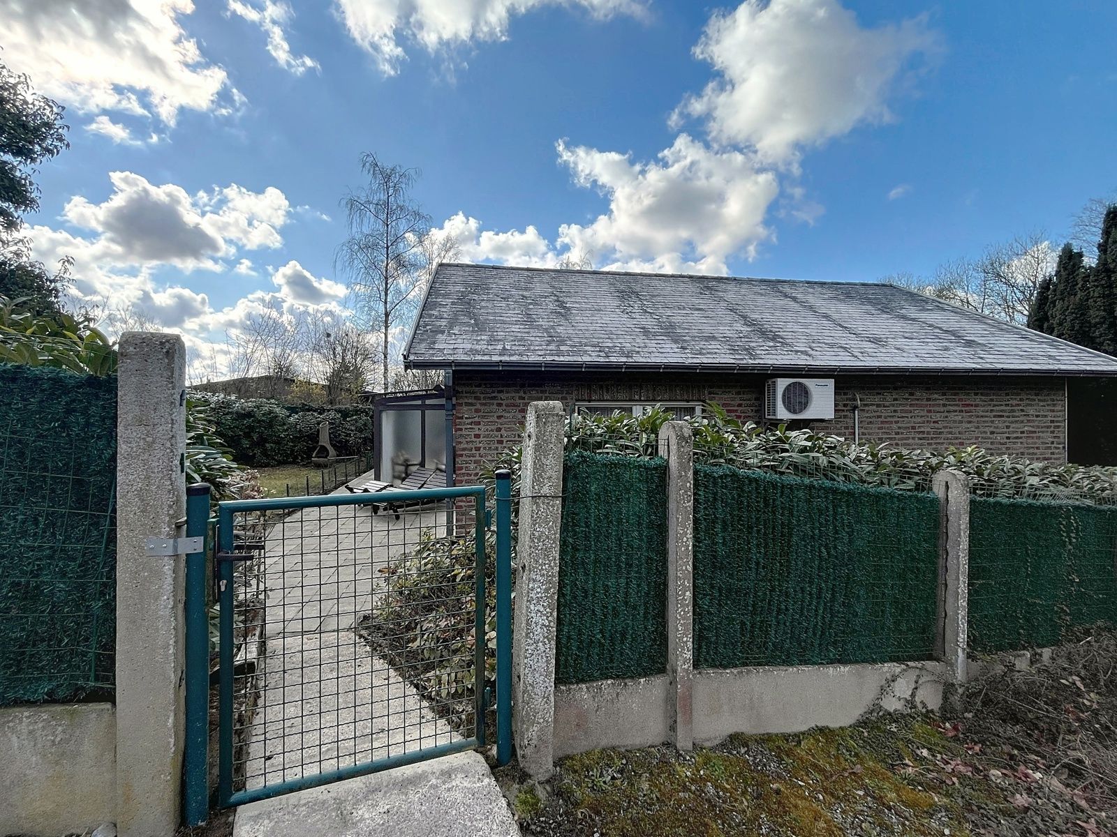 Gelijkvloerse villa met 3 slks & tuin op 7 minuten van  E40  foto 2