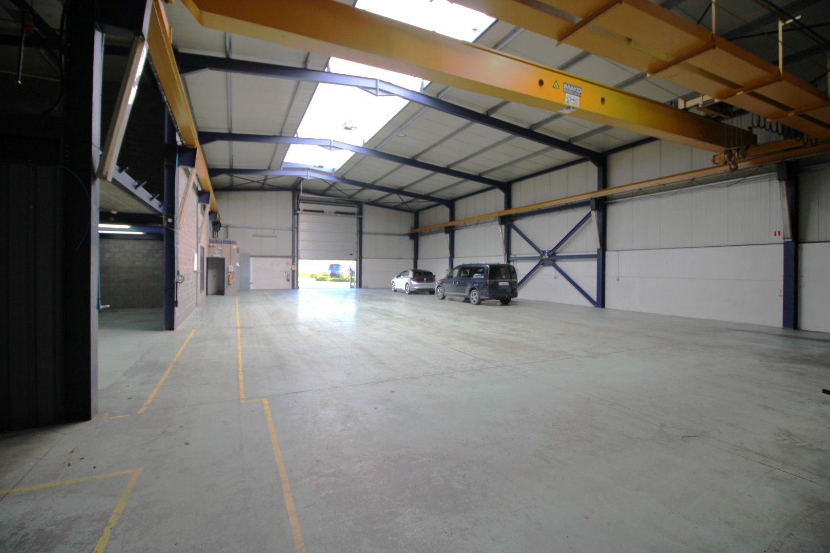  te huur Maldegem | ruime werkplaats of opslagruimte met rolbruggen 600+200m² foto 9