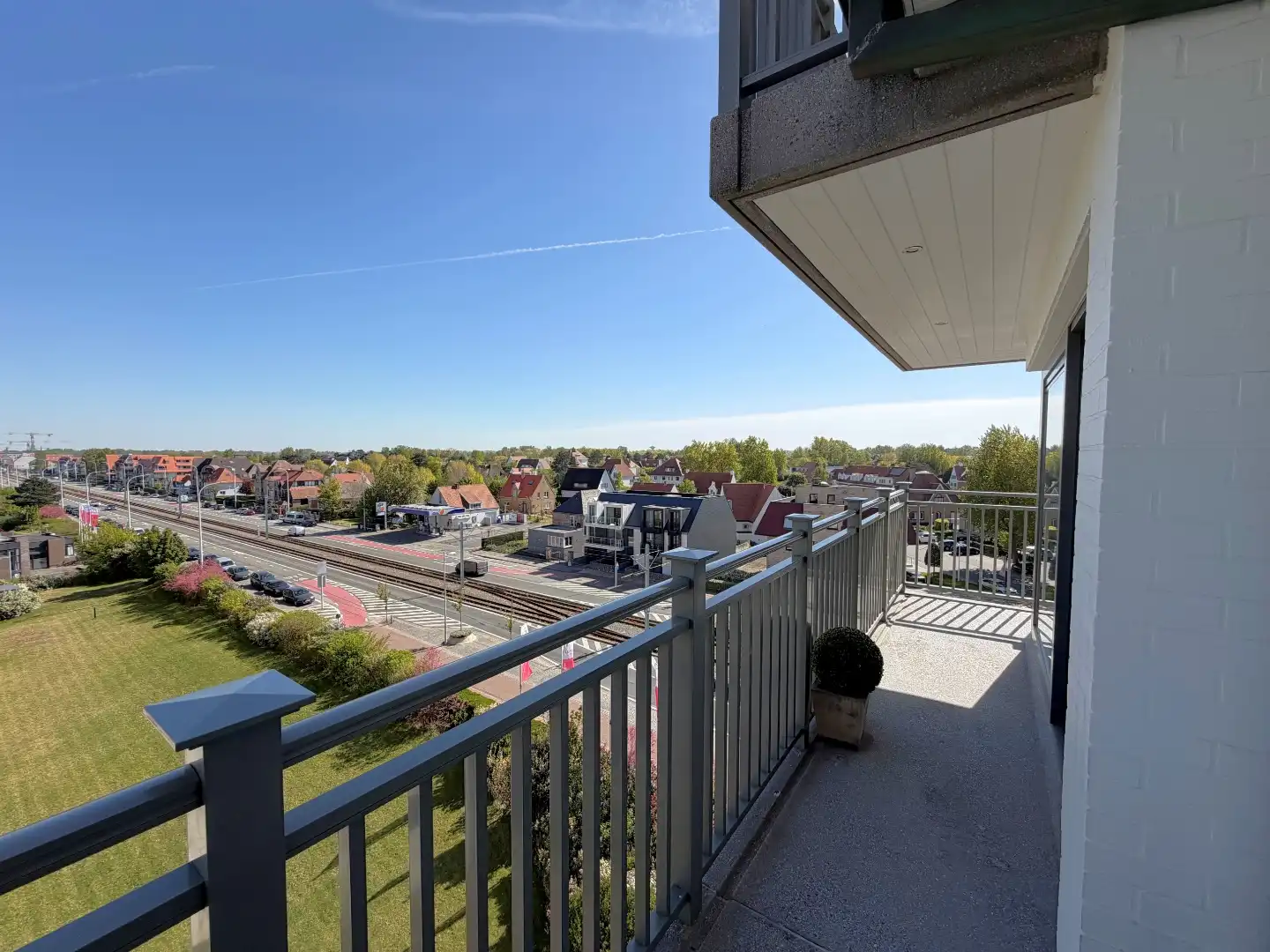 Appartement met zonnig terras op topligging te Nieuwpoort-Bad. foto 3