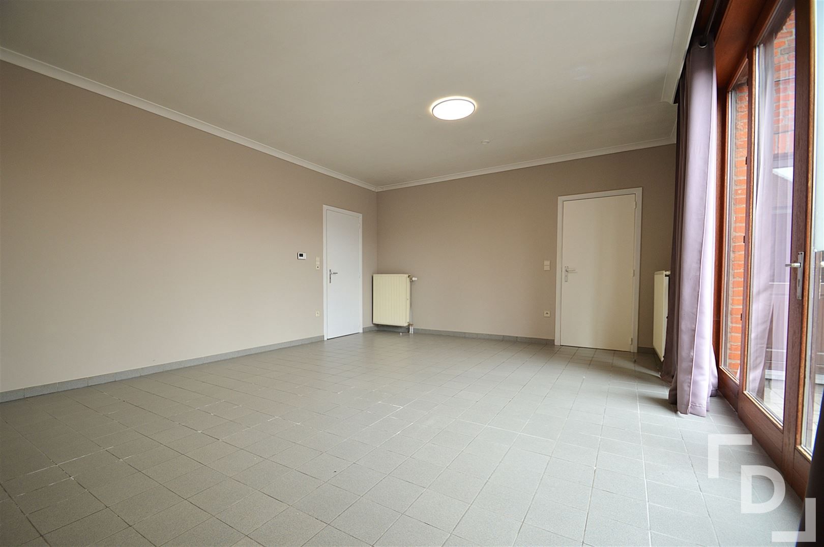 Ruim appartement te huur op centrale locatie te Ieper foto 4