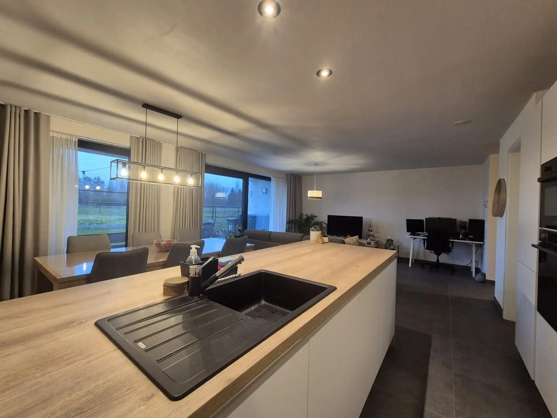 Energiezuinig gelijkvloers appartement met 2 slaapkamers en tuin. foto 13