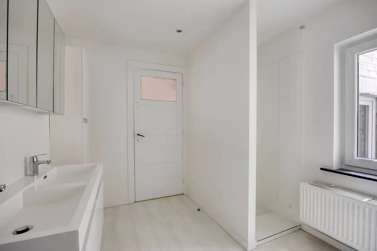 Woning met 4 slaapkamers, 2 badkamers en terras in centrum Leuven ! – EPC 187 kWh/m² - bewoonbare opp. 184m² foto 7