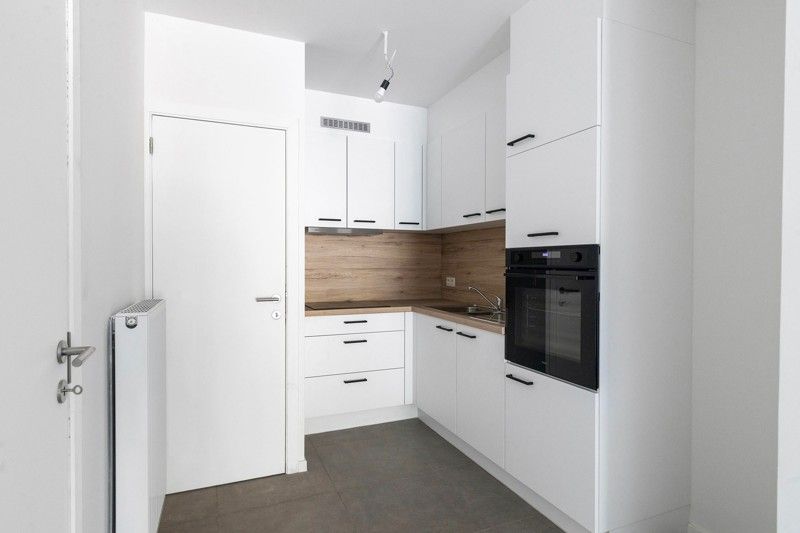 Volledig gerenoveerde woning met 3 slaapkamers, tuin, terras en parkeerplaats TE KOOP in Beveren-Leie! foto 5