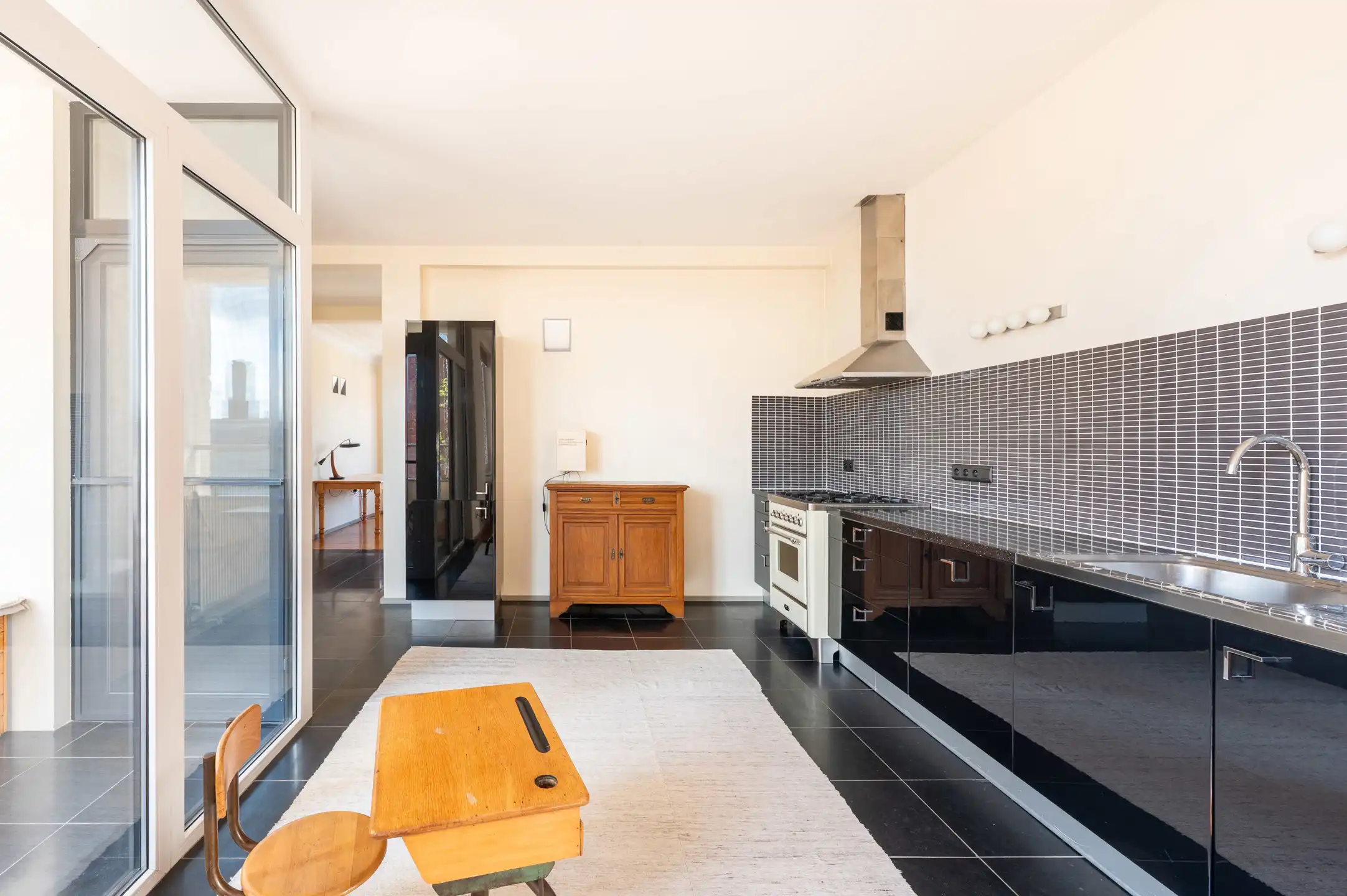 Charmant lichtrijk appartement met terras foto 4