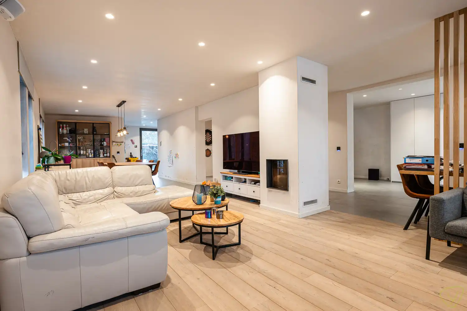 Ruime woning langsheen de Nekke te Zomergem. foto 2