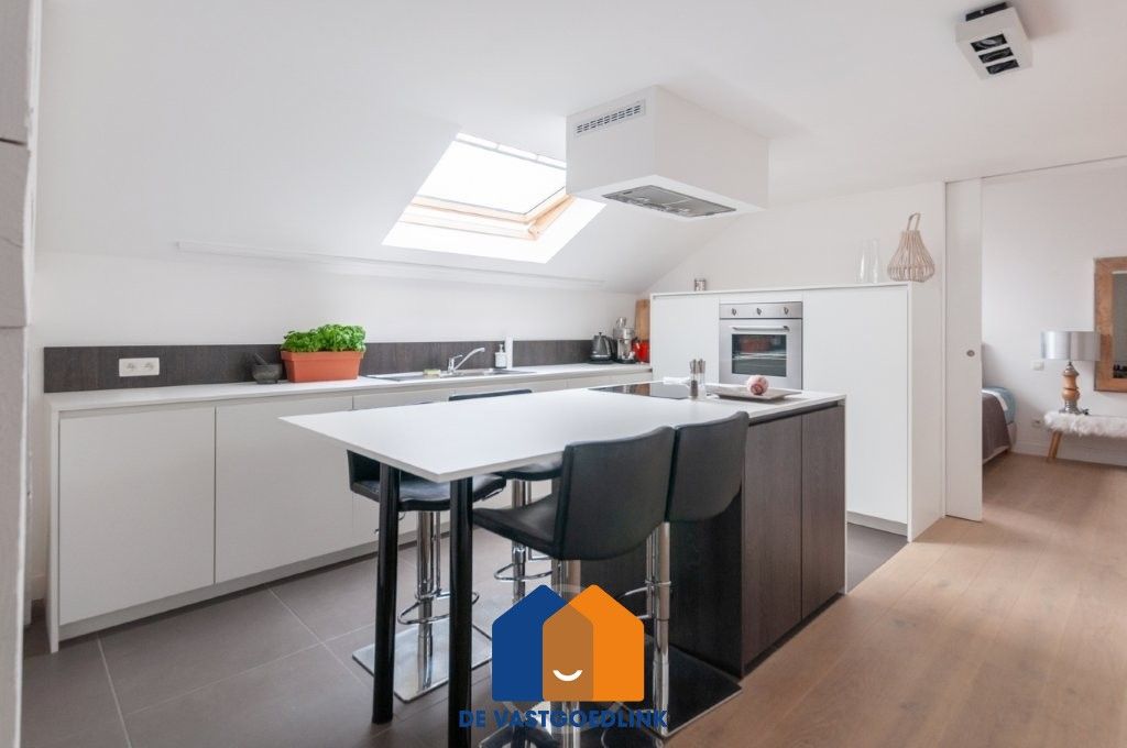 Bemeubelde loft met fenomenaal zicht over Gent foto 3