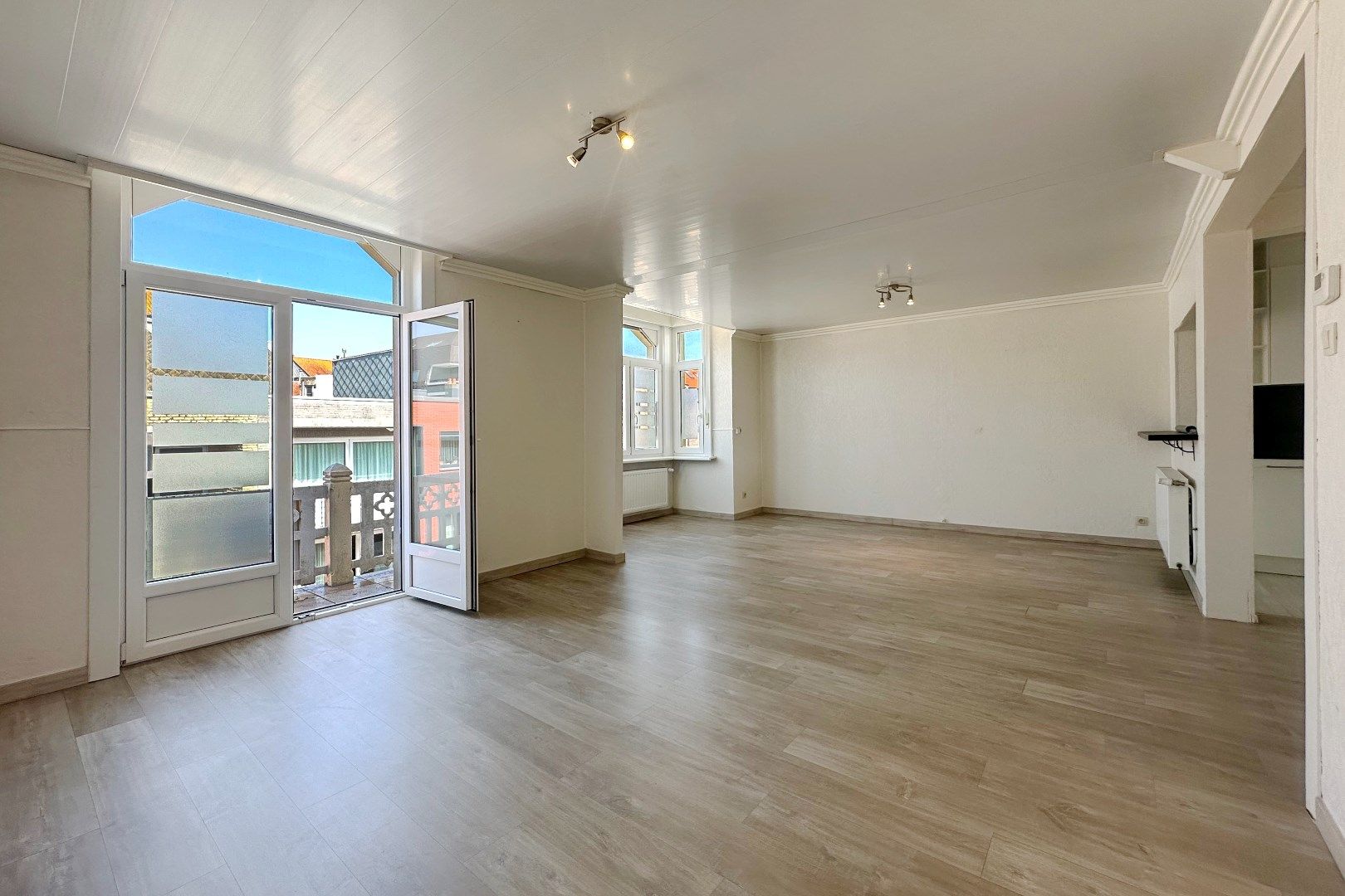 Prachtige interbellumwoning onderverdeeld in drie ruime appartementen foto 2