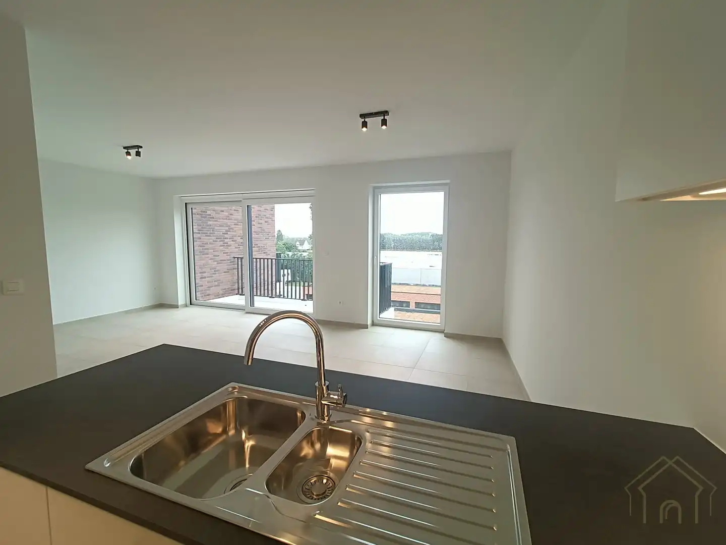 Instapklaar appartement met twee slaapkamers en garage, zuidgericht! foto 4