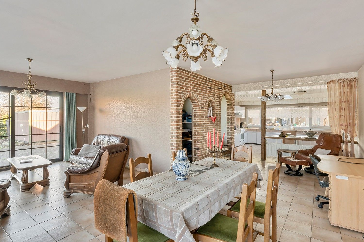 Ruime open bebouwing met loods en garages op ca. 1,7 ha – landelijke ligging in agrarisch gebied. foto 7