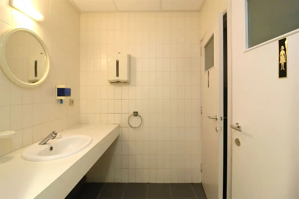 Opbrengsteigendom (handel & 4 app) op toplocatie foto 13