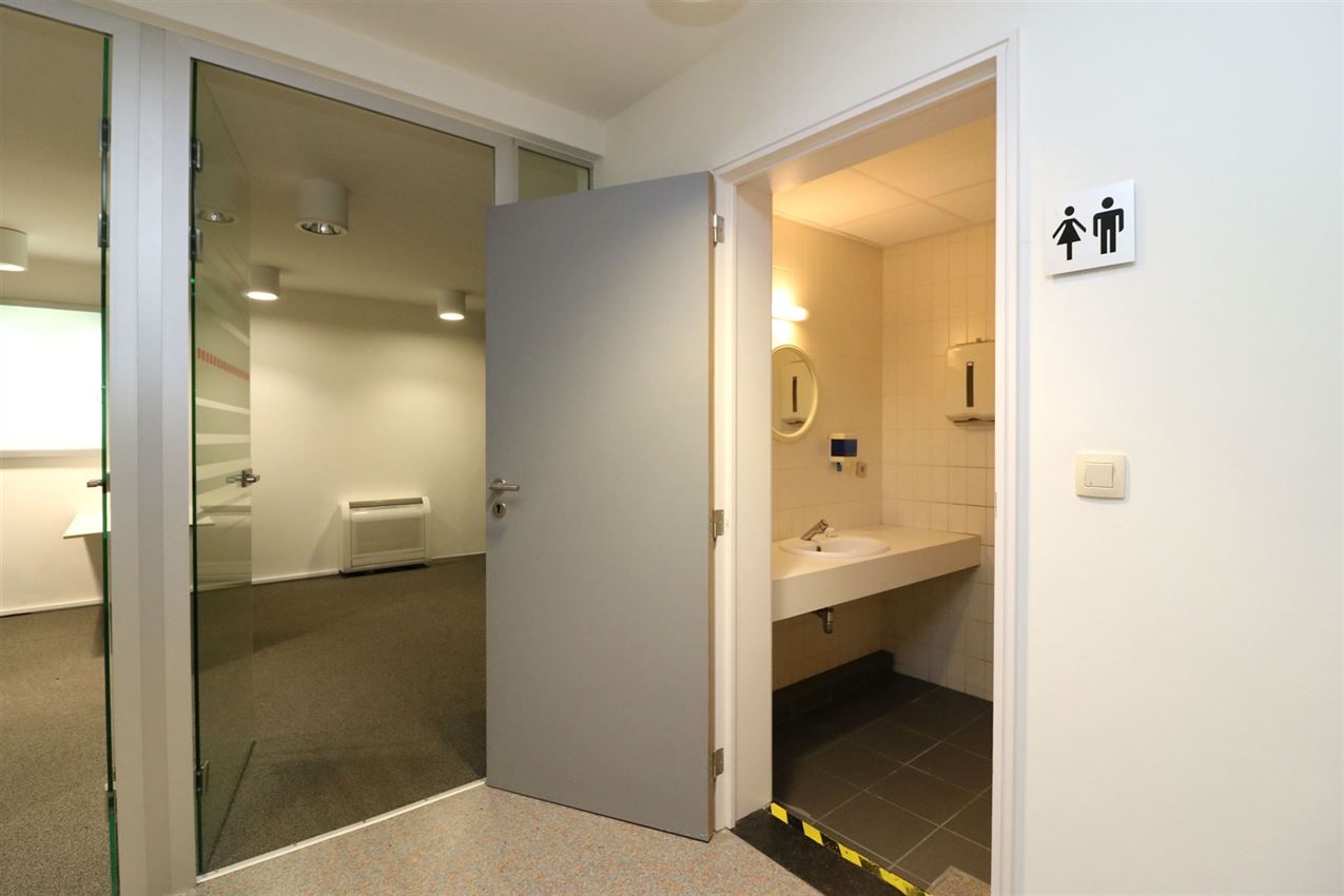 Opbrengsteigendom (handel & 4 app) op toplocatie foto 13