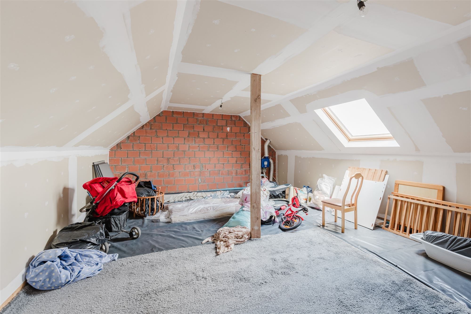 Recente en moderne woning met 3 slaapkamers, tuin en garage foto 22