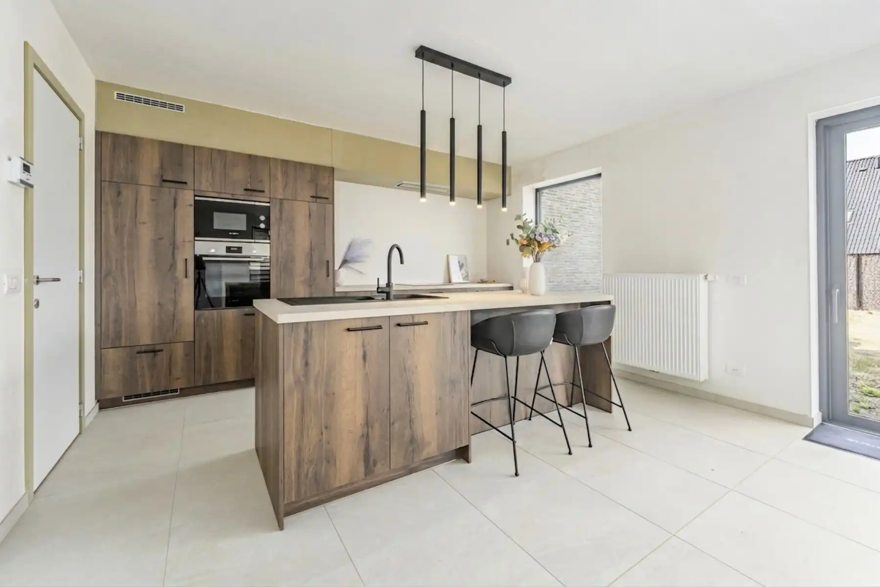 Moderne, halfopen woning foto 4