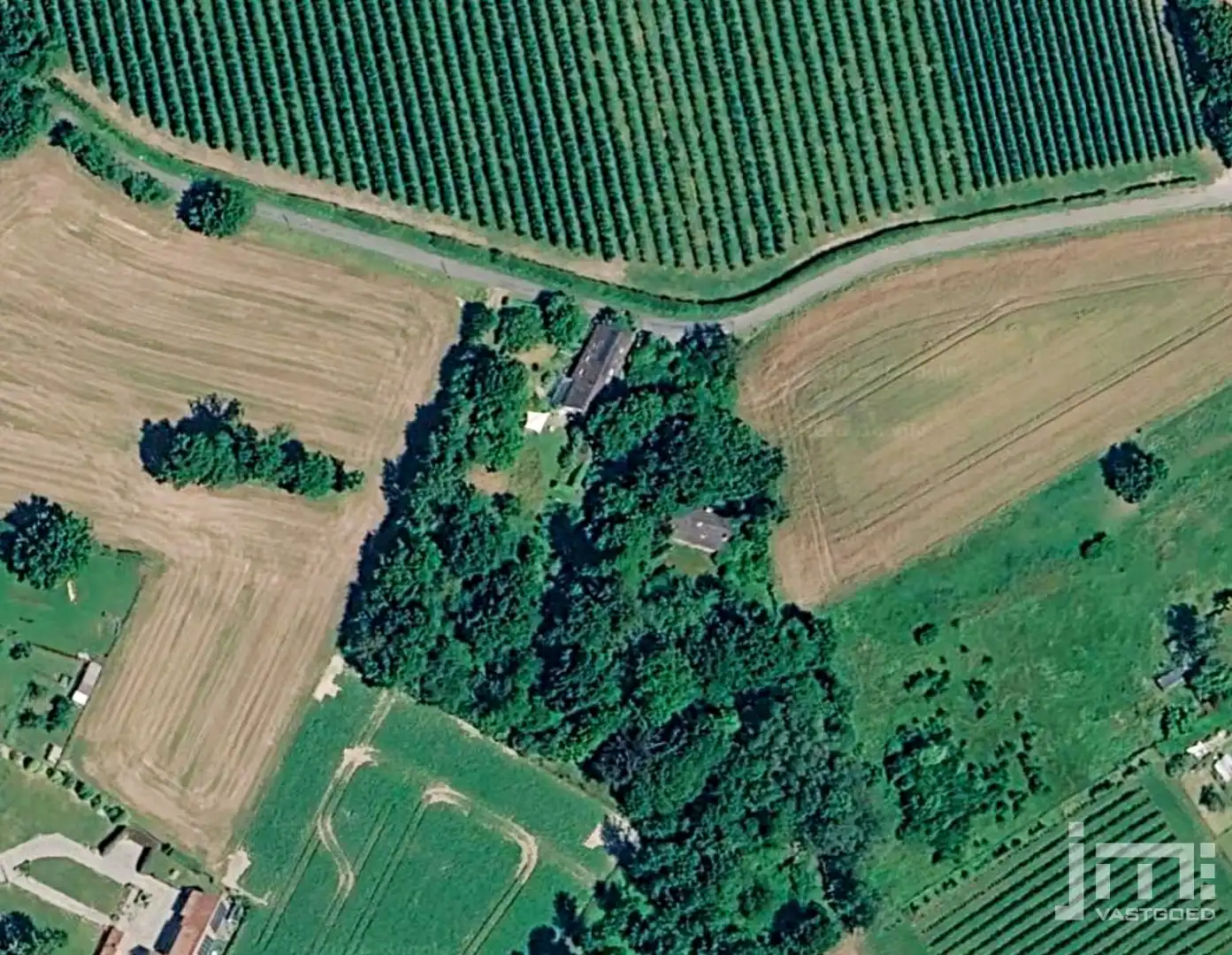 Unieke, karaktervolle woning met prachtige vide en idyllische tuin foto 3