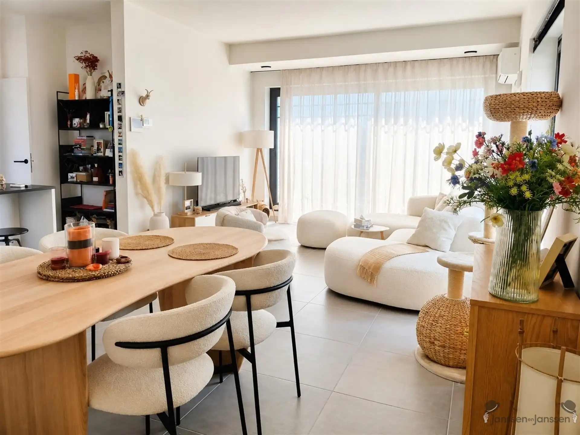 Dak appartement( 101m²) met 2 slaapkamers, terras, ondergrondse staanplaats met berging, centrum Gelrode. foto 4