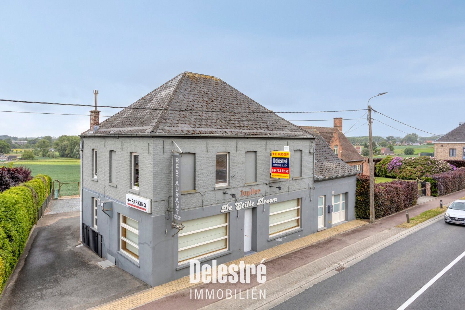 SOLIDE GEBOUW MET UITZONDERLIJKE OPP. 441 M2 foto {{pictureIndex}}