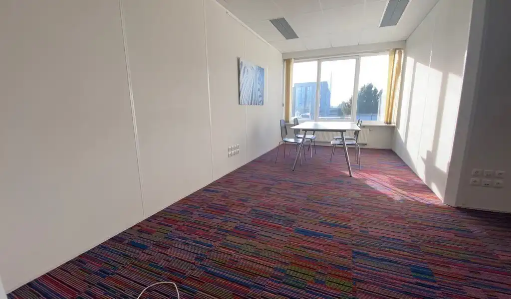 Instapklaar kantoor te huur in Brandstraat, Lokeren foto 11