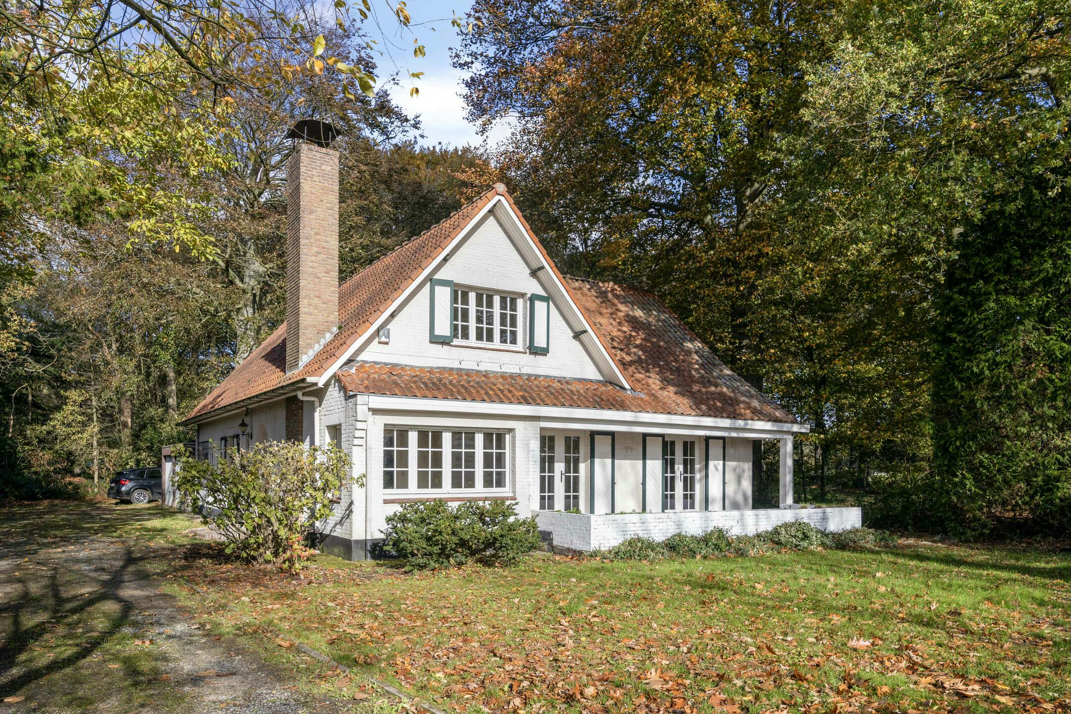 Charmant huis te koop in Putte-Kapellen met grote tuin foto 2