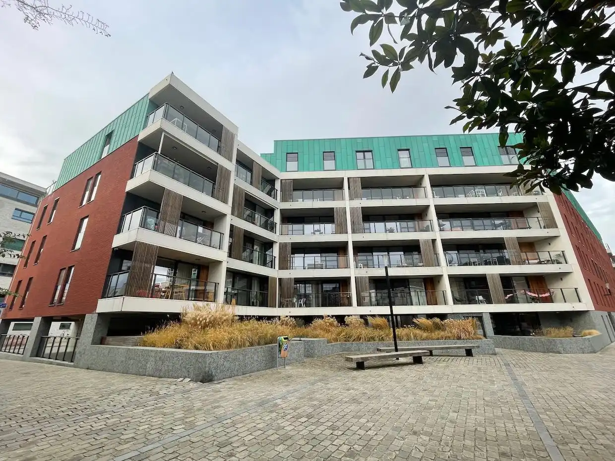 Stijlvol en energiezuinig appartement met terras aan de Vaartkom foto {{pictureIndex}}