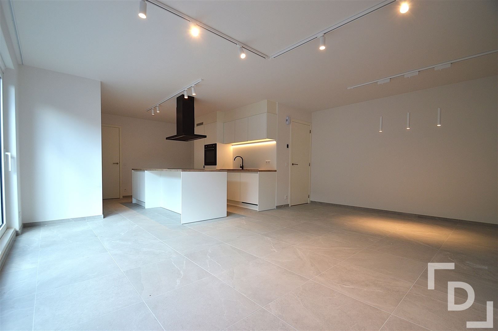 Nieuwbouwappartement met staanplaats te huur in centrum Ieper foto 4