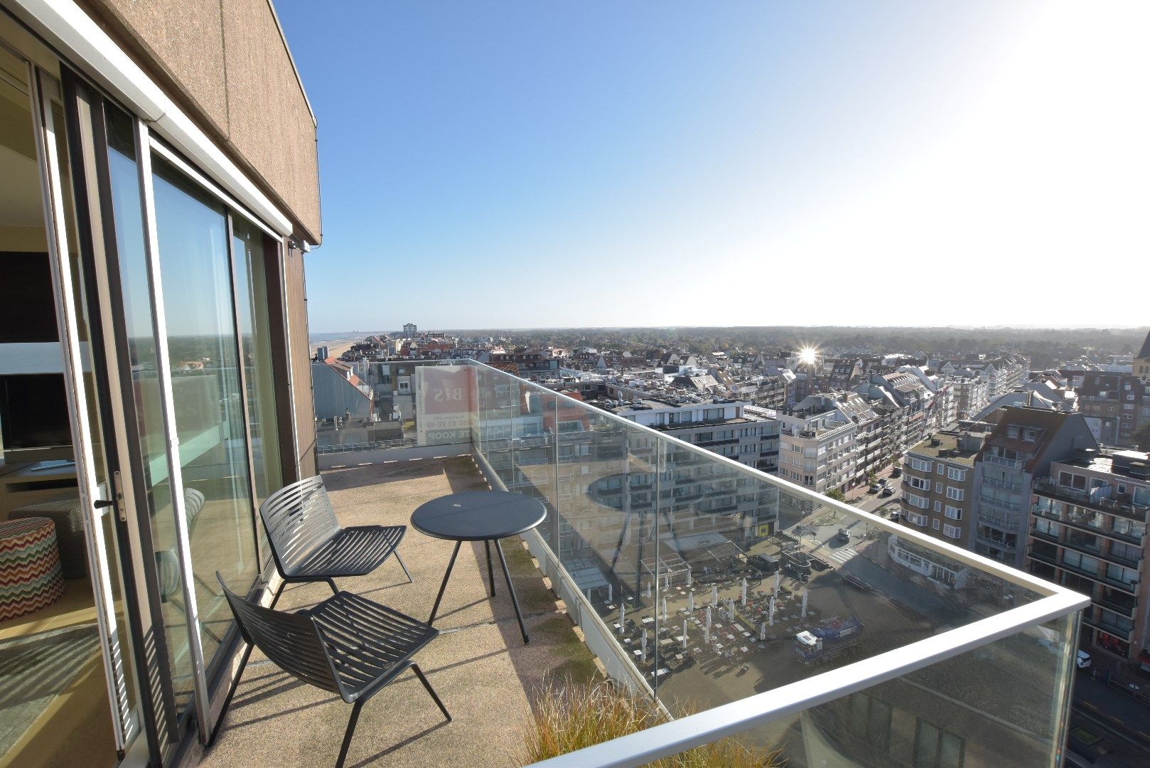 Uitzonderlijke penthouse gelegen op de Zeedijk aan het Van Bunnenplein met panoramische zichten. foto 2