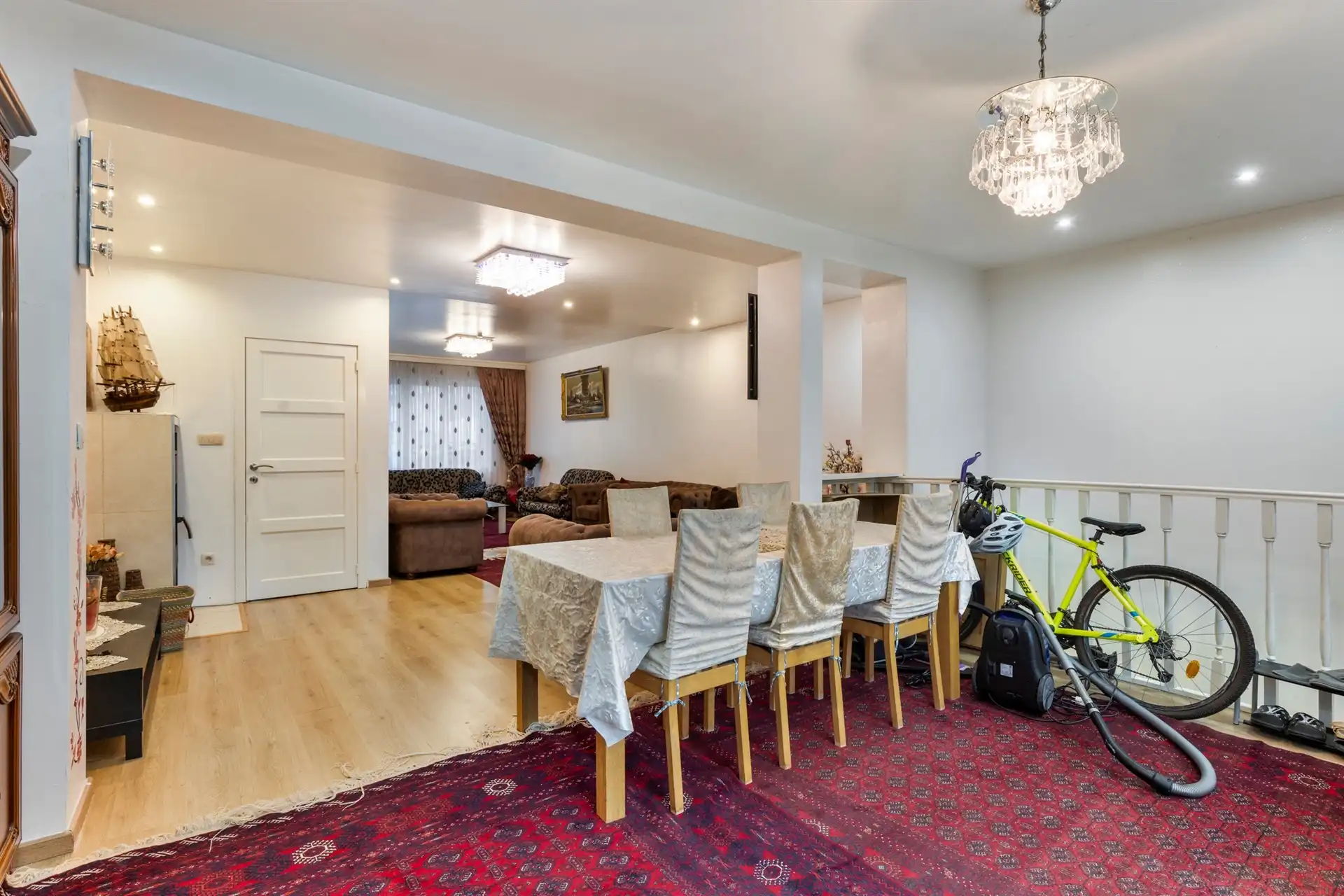 Eengezinswoning met 5 slaapkamers foto 4