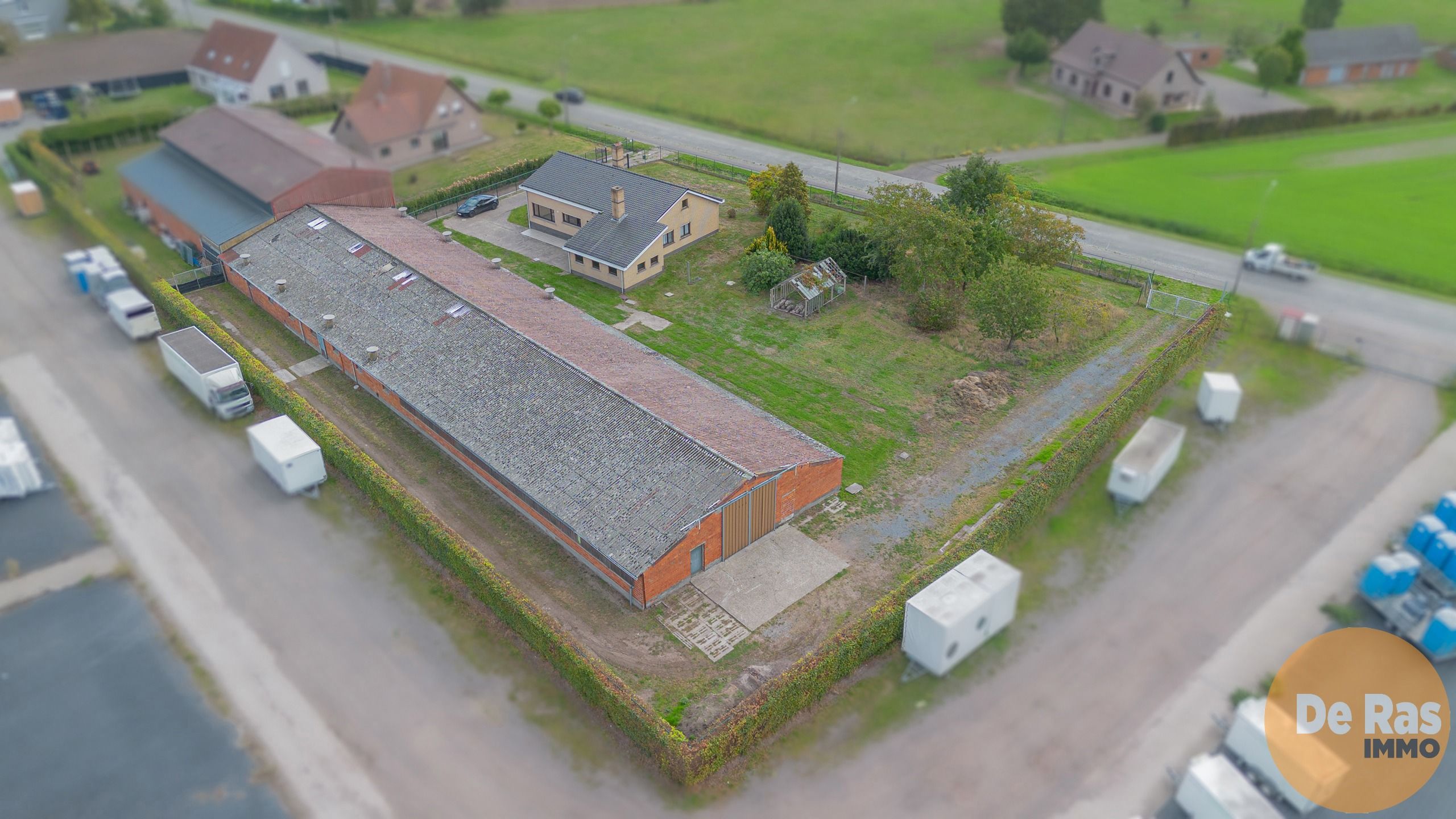 LOKEREN -Landelijk gelegen bedrijfswoning met stallencomplex foto 24