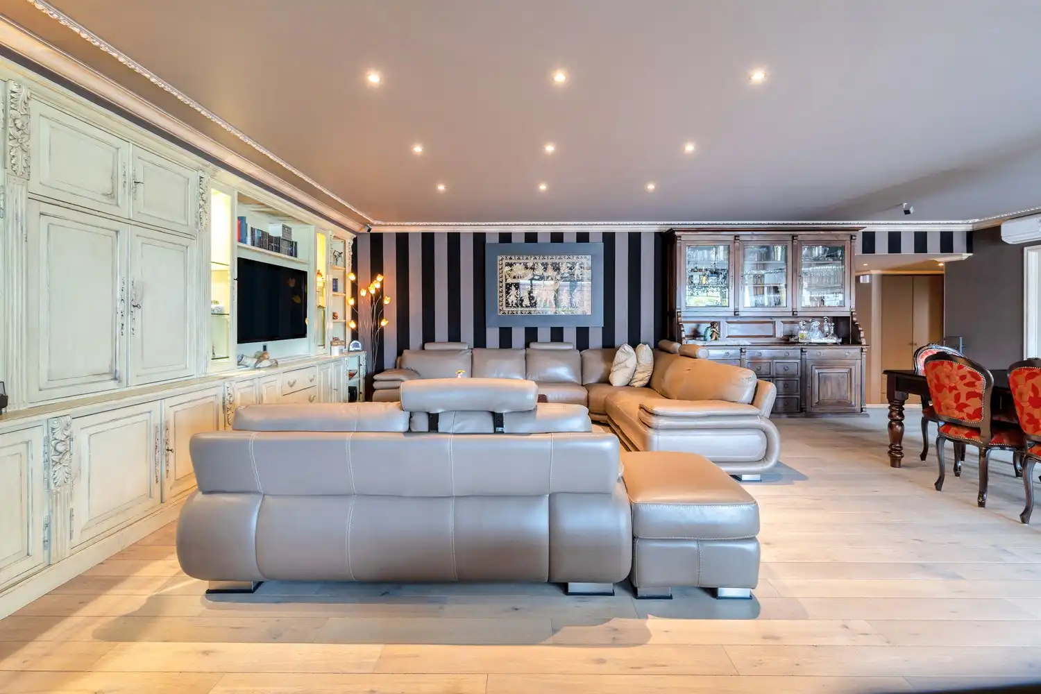 Unieke vastgoedopportuniteit! Ruim bedrijfscomplex met 2 appartementen en exclusief penthouse op 46a 55ca! foto 59
