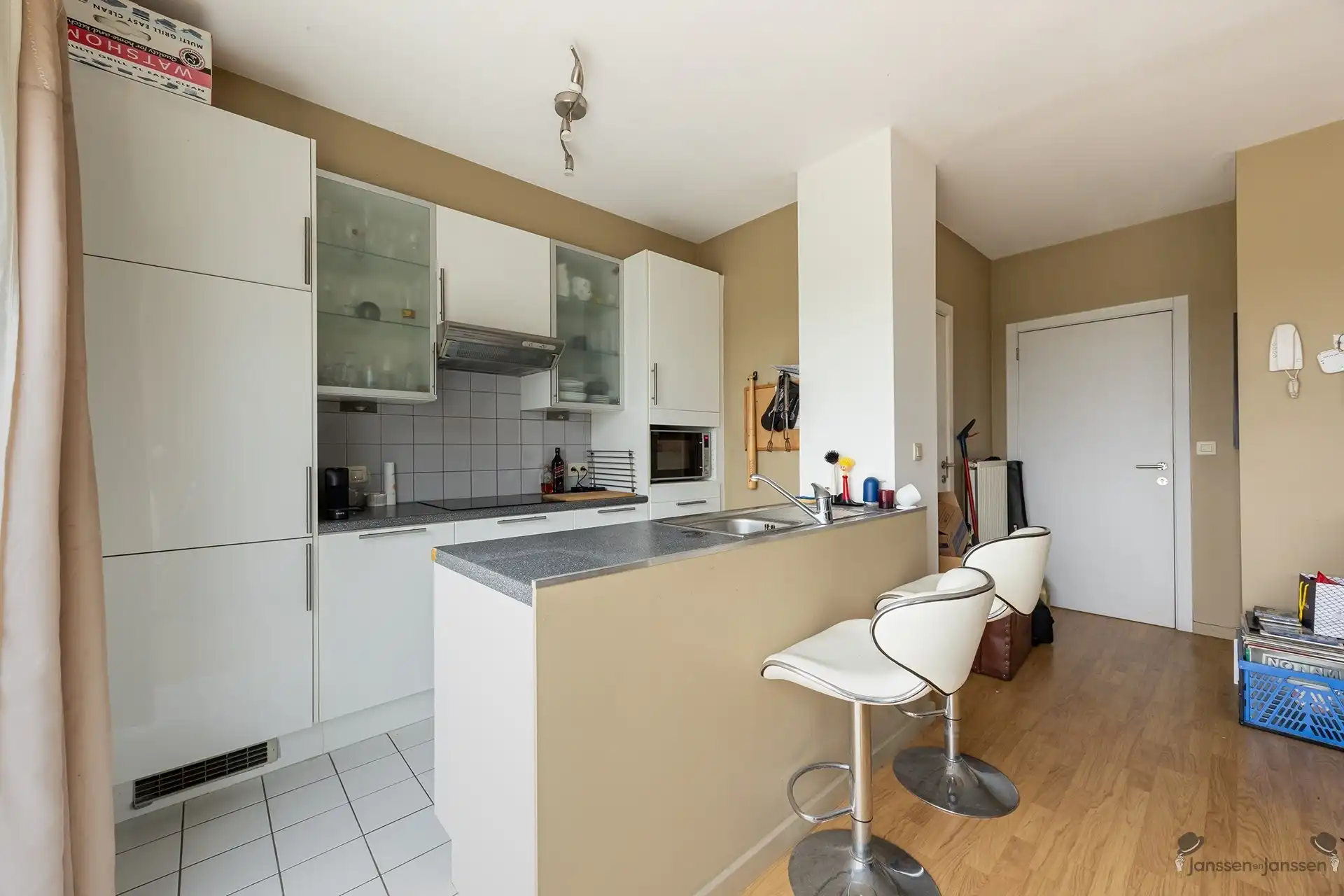 Appartement met uitzonderlijk ruim terras (36 m²) en garagebox te Hoevenen foto 5