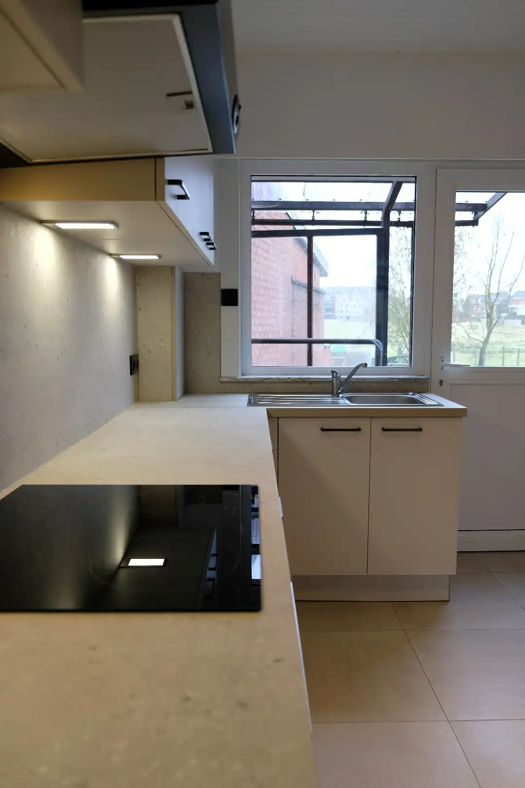 Gerenoveerd appartement met 2 slaapkamers, terras en tuin centrum Brakel foto 7