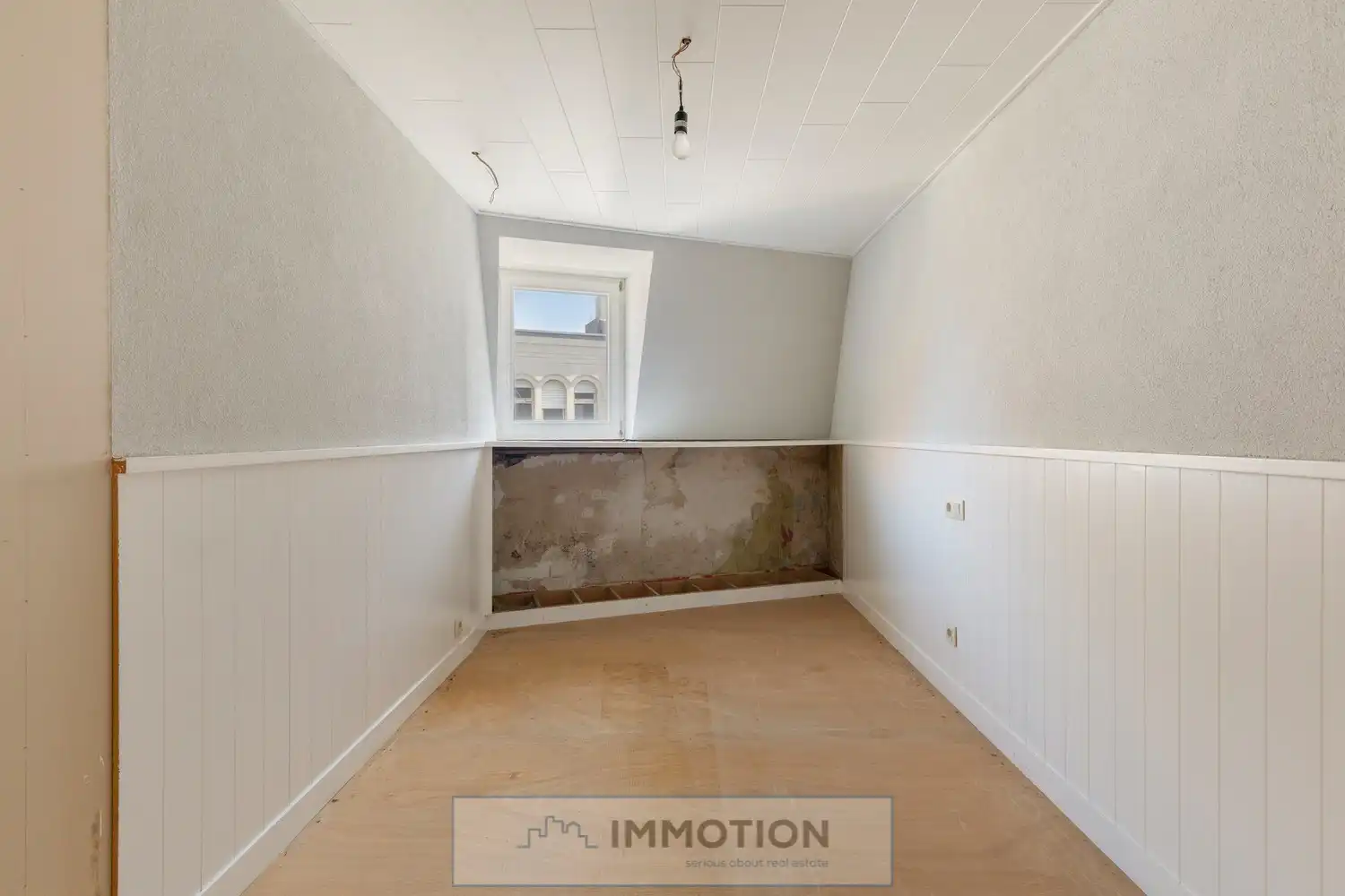 Charmante te renoveren burgerwoning te koop in Kortrijk foto 12