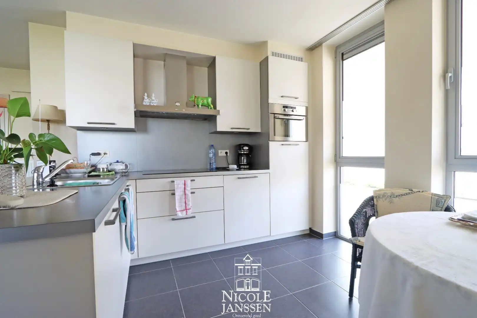 Gelijkvloers appartement met twee slaapkamers en twee badkamers  foto 8