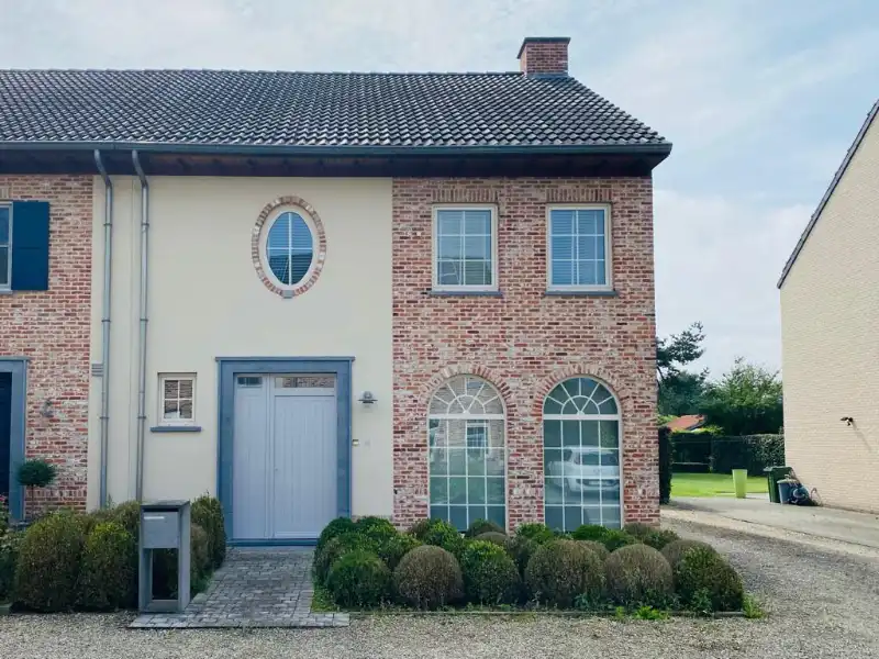 Prachtig afgewerkte 3 slpk-woning in een rustige woonwijk foto 2