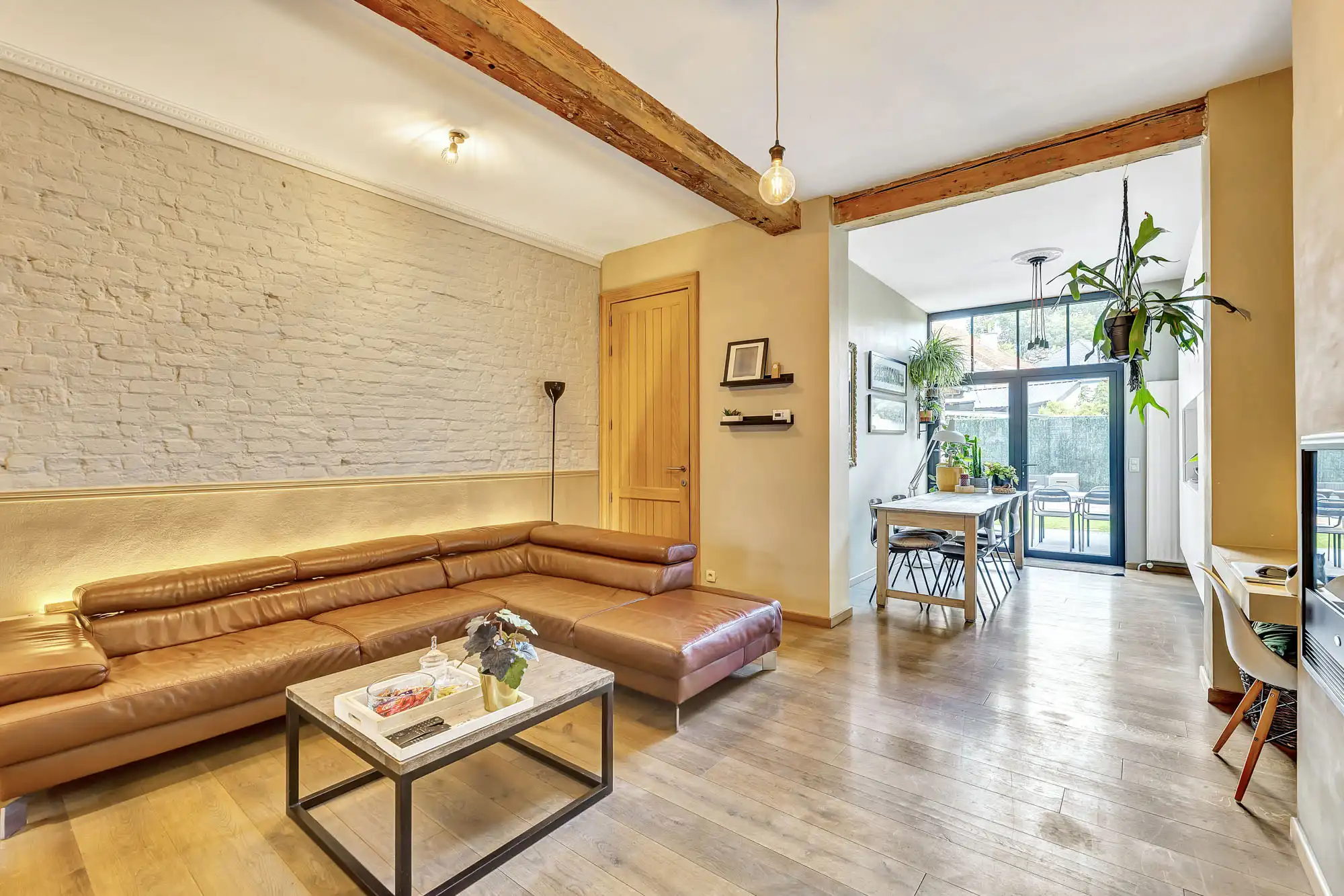 Instapklare woning met 3 slaapkamers, tuin en terras foto 6