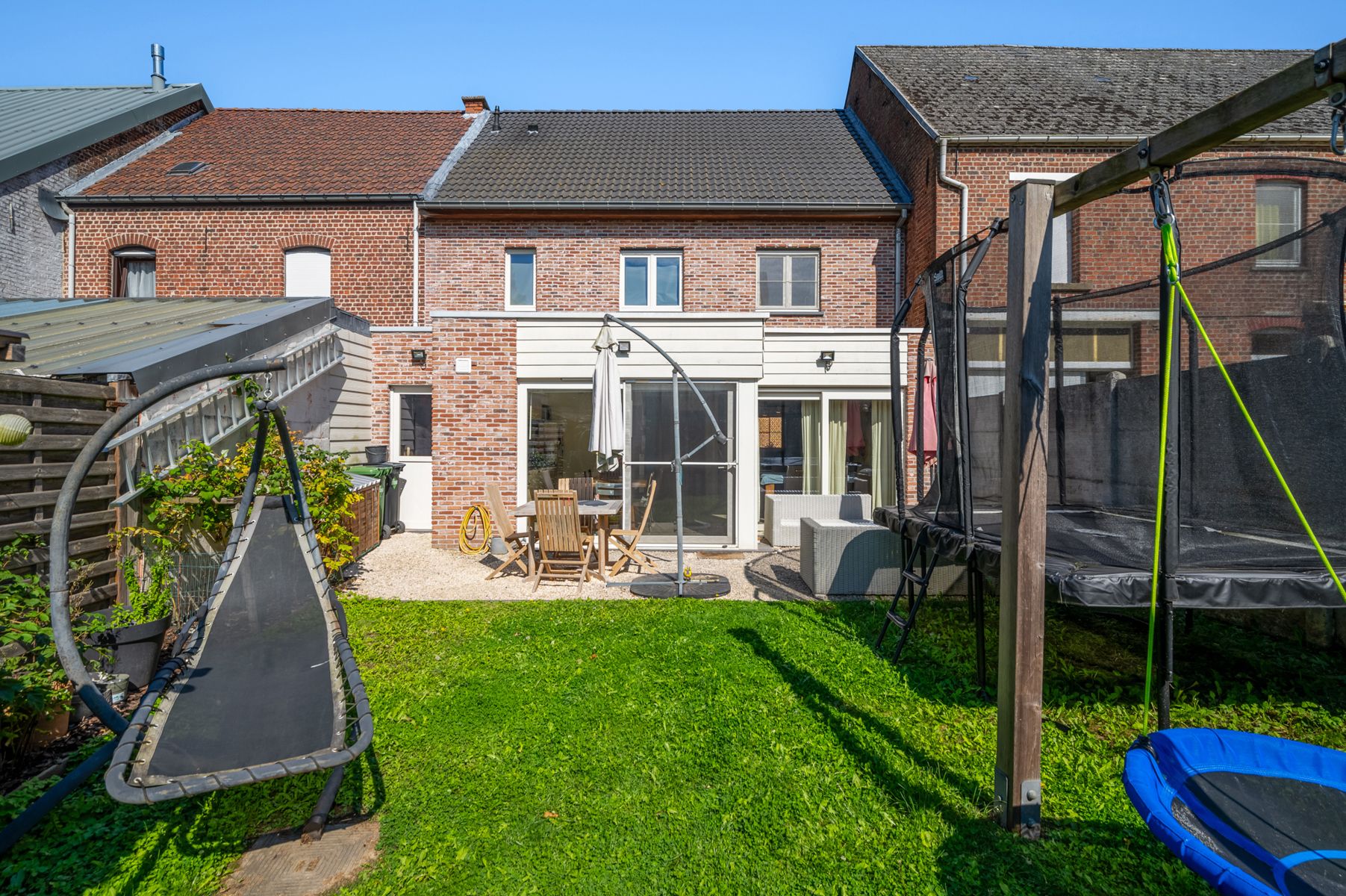 Gezinswoning met 6 slaapkamers en tuin foto 15