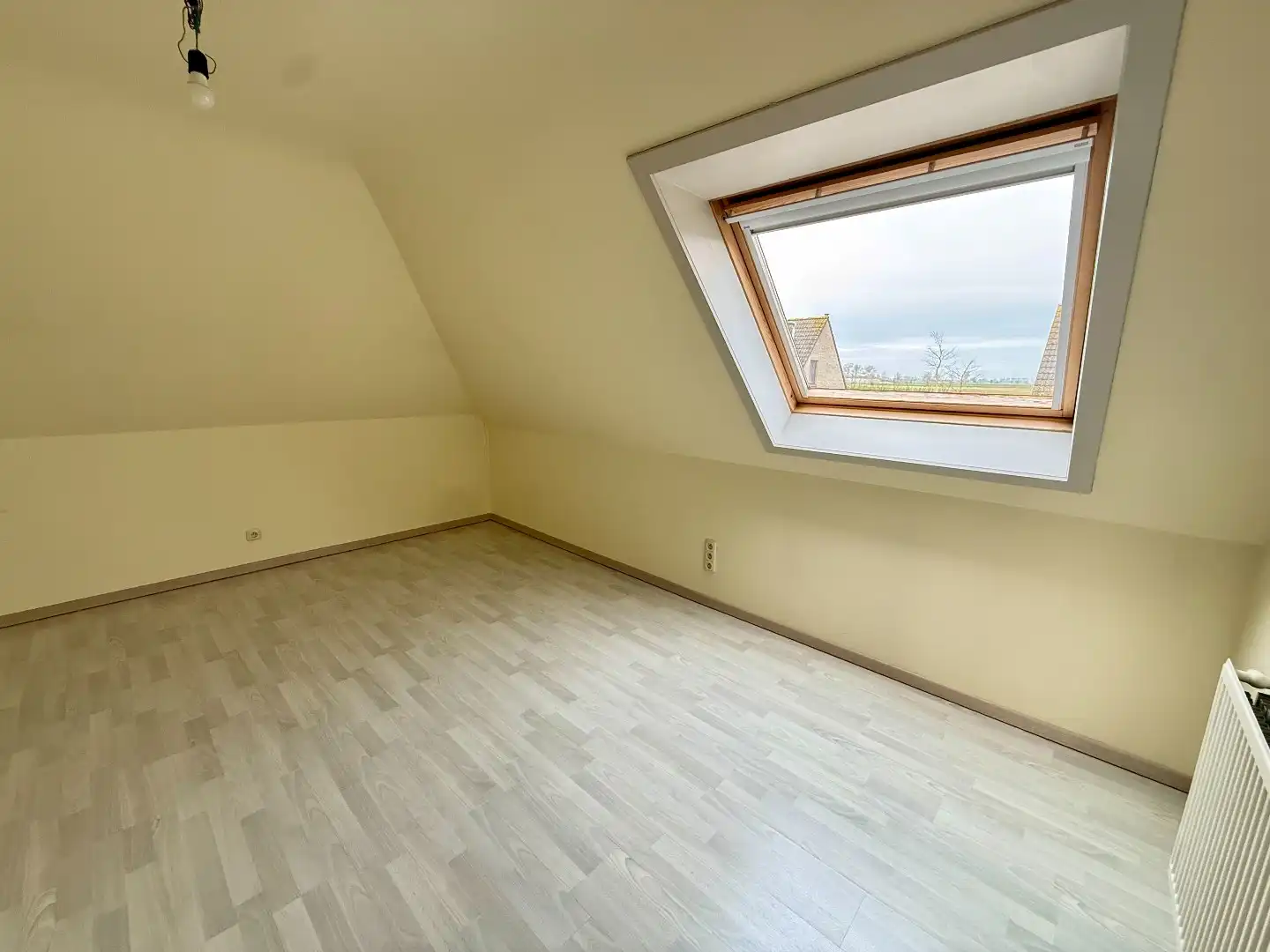 Rustig gelegen alleenstaande woning met mooi ingerichte tuin en 3 slaapkamers  foto 10