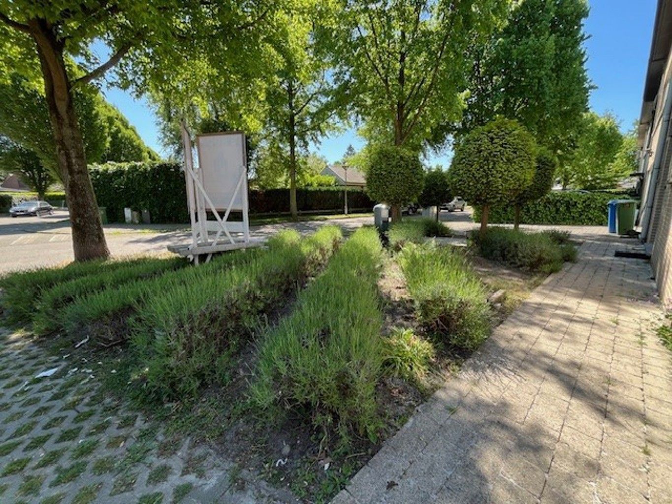 Ruime woning met 4 slaapkamers, tuin en garage in 'Sint Lucaswijk' te Ekeren.  foto 24