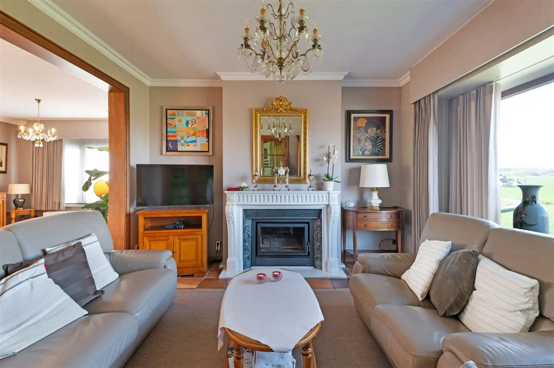 Ruime villa met prachtig uitzicht foto 8