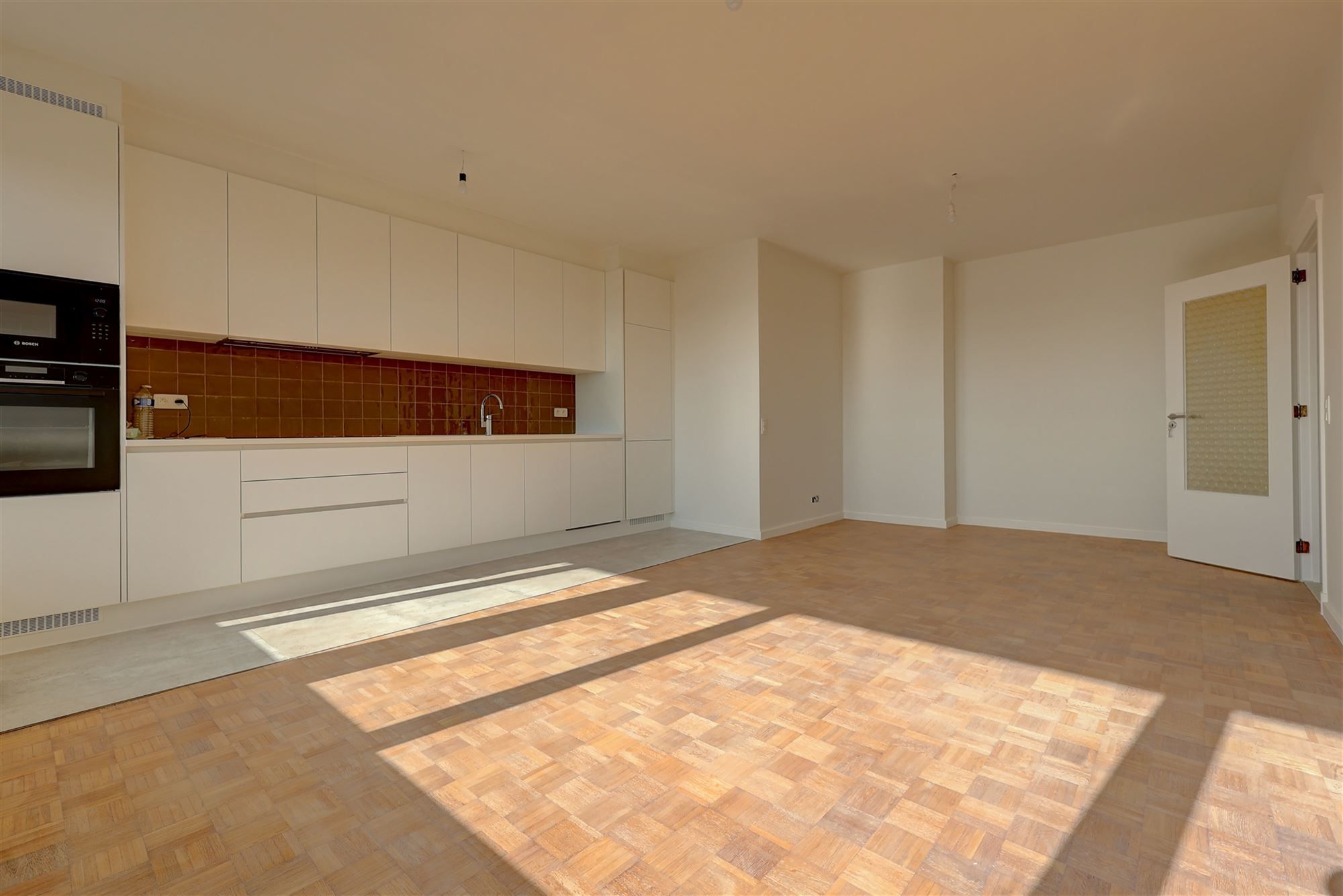 Knap gerenoveerd appartement met 2 slaapkamers en terras foto 2