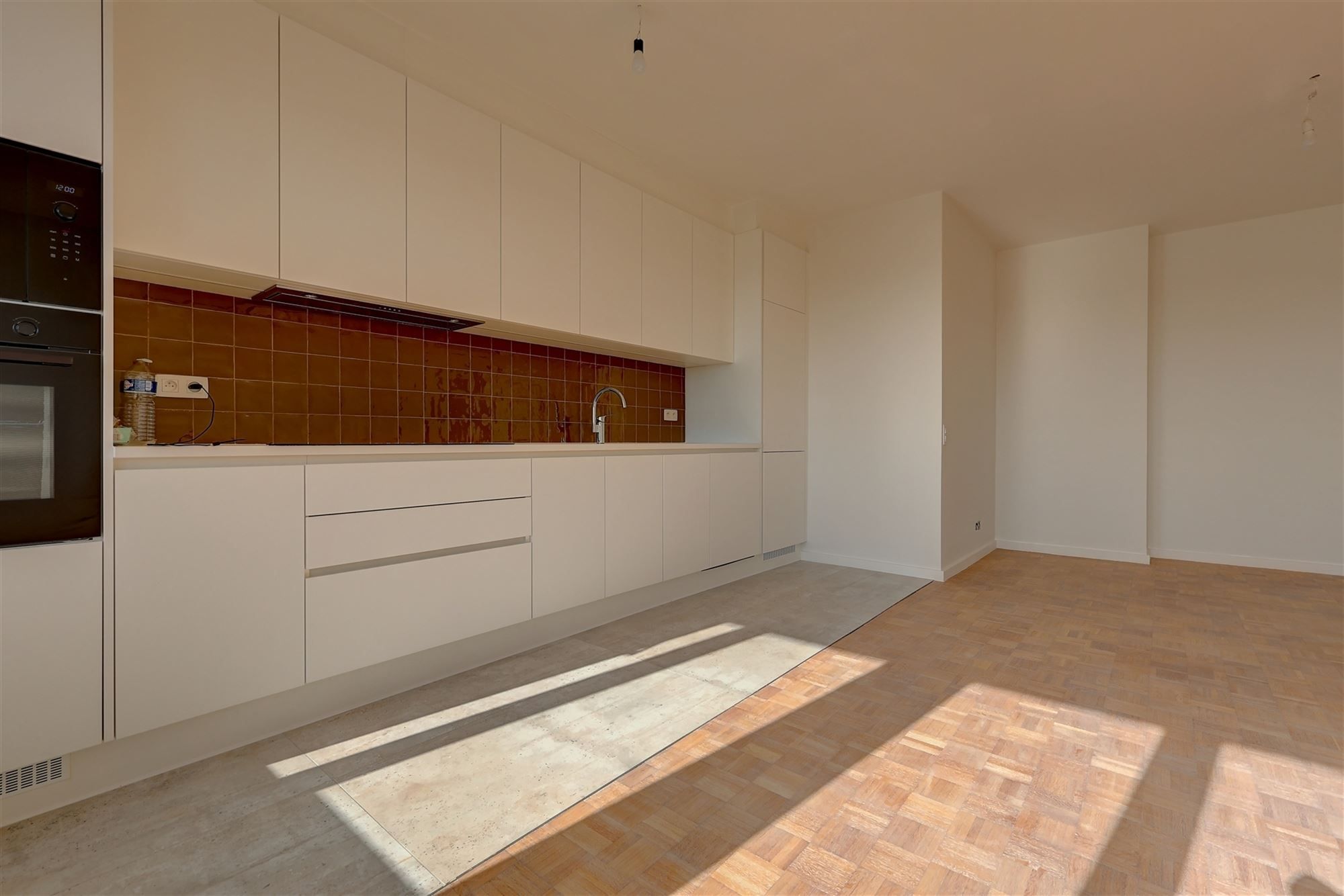 Knap gerenoveerd appartement met 2 slaapkamers en terras foto 2