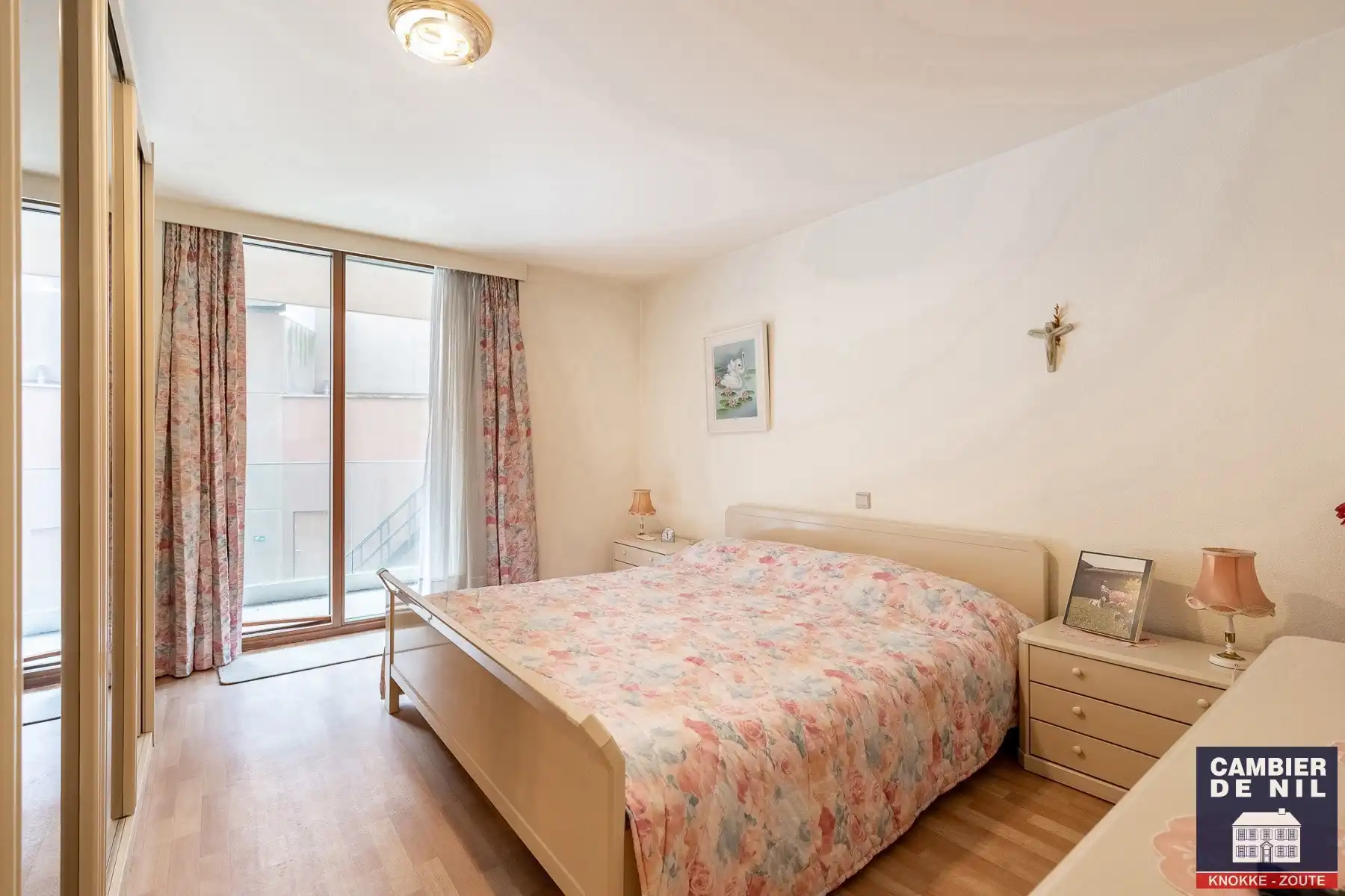 Gemeubeld appartement met frontaal zeezicht aan het Vanbunnenplein foto 20