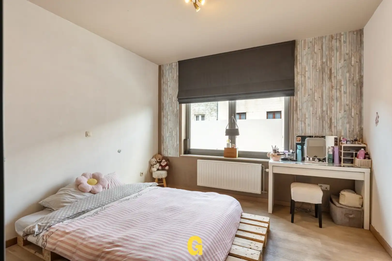 Knap afgewerkte rijwoning met 4 slaapkamers, 2 badkamers en standplaats met ruime kelderberging  foto 20