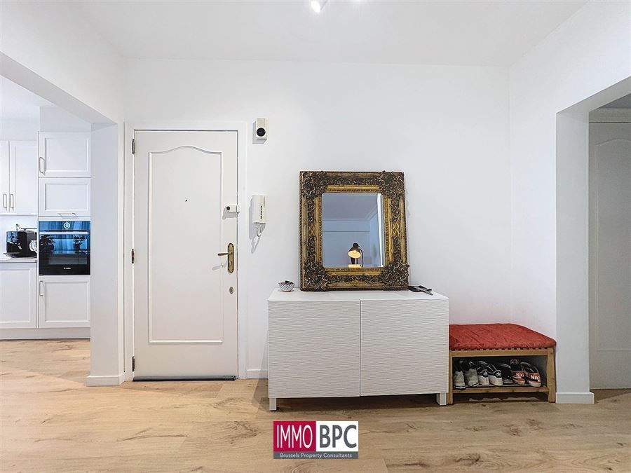 Volledig gereonveerd Appartement met 2 slk. foto 19