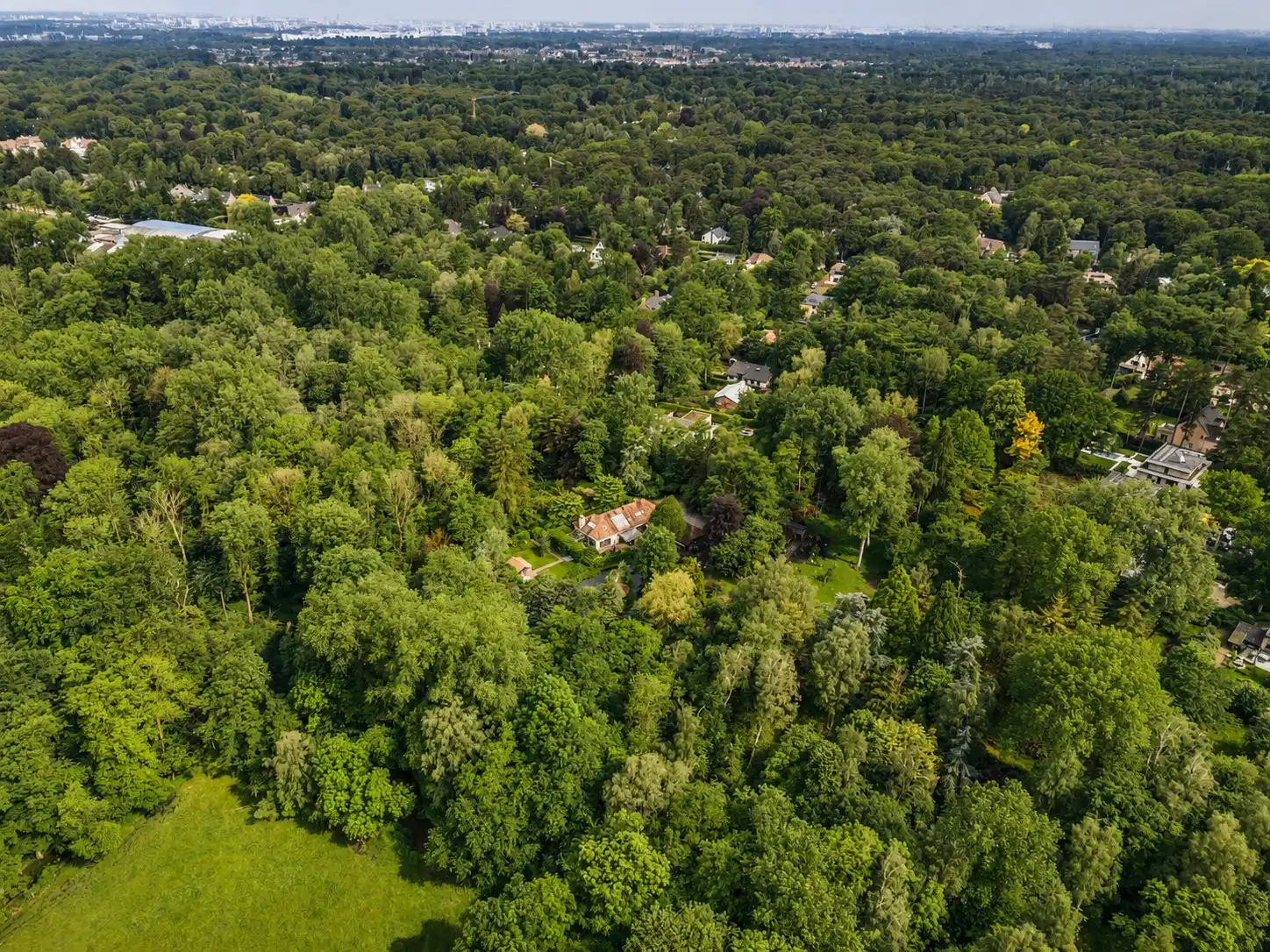 Exclusieve villa op uniek domein van 20.201 m² op een topligging foto 2