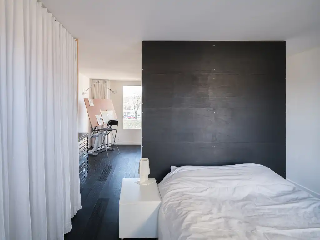 Een bijzondere woning die zich onderscheidt door haar architectuur, ruimtelijkheid en unieke tuin. foto 12