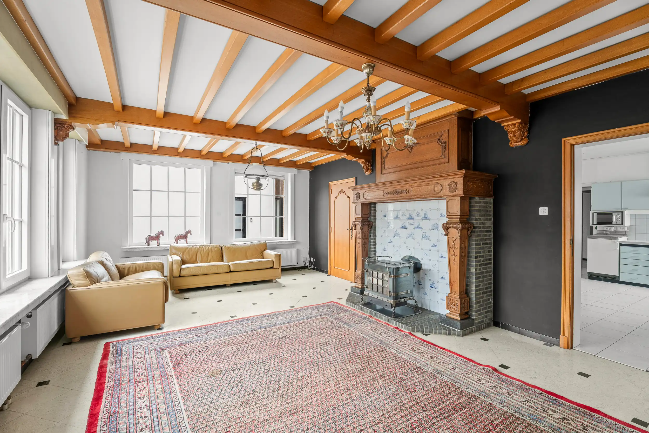 Ruime bungalow met magazijn op 1.101 m² grond foto 2
