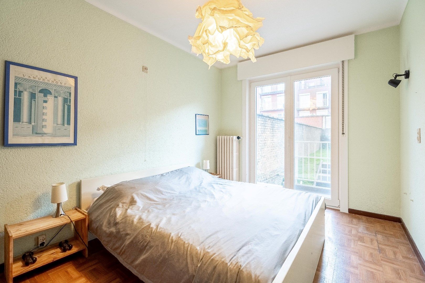Te renoveren appartement gelegen in een kleinschalige residentie in een zijstraat van de Dumortierlaan. foto 12