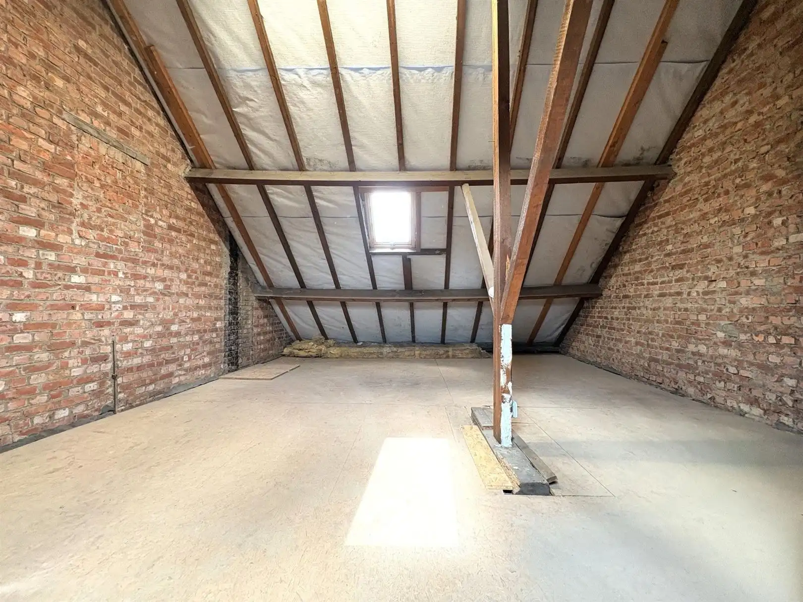 Gerenoveerde rijwoning met tuin foto 21
